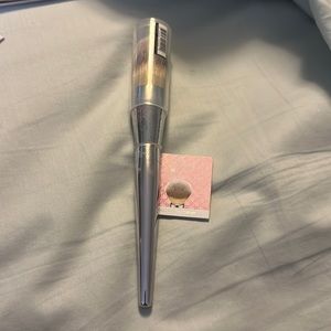 It complexion powder brush